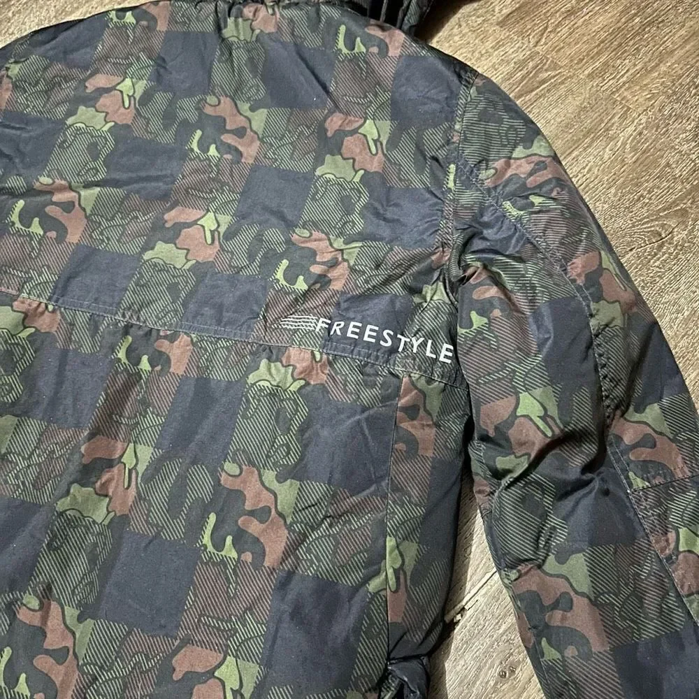 Big Chill Boys Winter Ski Jacket Green Black Camouflage Hood Lined youth Size 18
